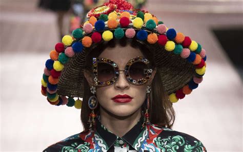 chapeau et fleur dolce gabbana|Chapeaux, bonnets et gants de luxe pour femme.